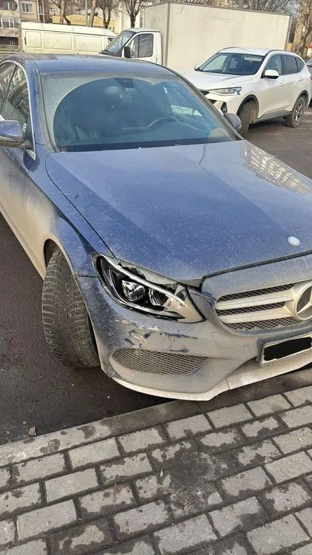 Mercedes-Benz до ремонта — повреждён передний бампер