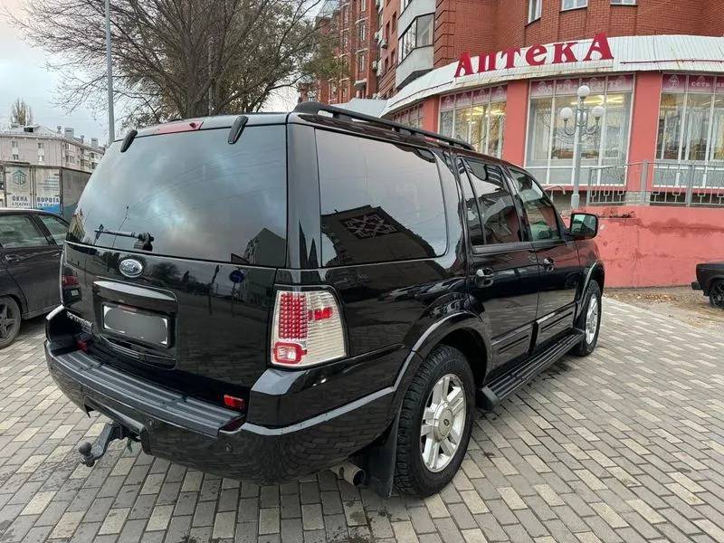 Ford Expedition после кузовного ремонта и покраски в ESTET